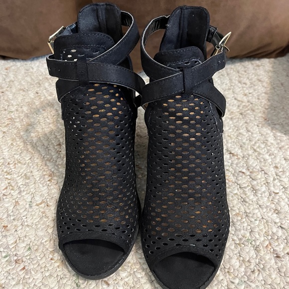 Women’s Quipid black bootie - Picture 4 of 6